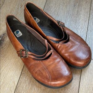 Size 9.5 M Ladies Michel M Shoes Womens Flat Brown Leather Buckler Comfort